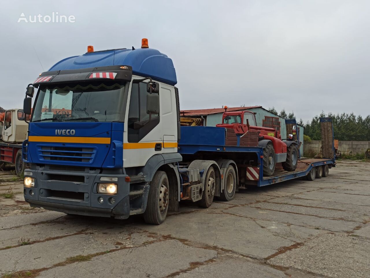 IVECO Stralis 440 6x2 + trailer for maschine, only 352 000km Autotransporter
